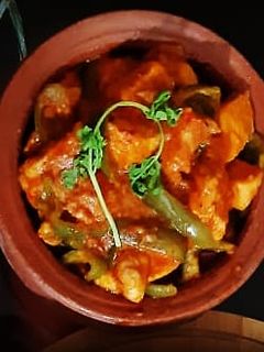 A picture of Cheesey Chicken Tikka Handi🍗.