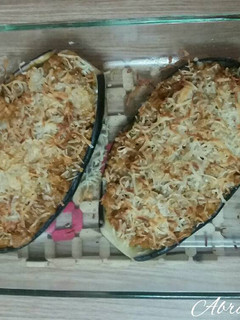 Una foto de Berenjenas al horno rellenas de carne