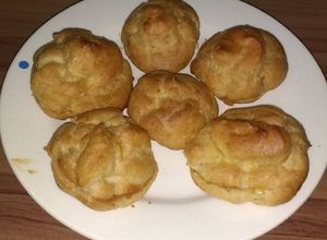 Una foto de Repollas o profiteroles de arequipe