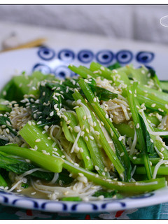 芝麻醬拌小松菜金針菇 的食譜成品照片