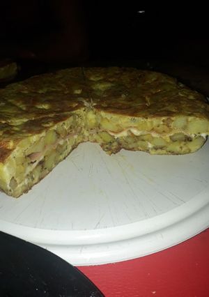 Una foto de Tortilla de papa rellena