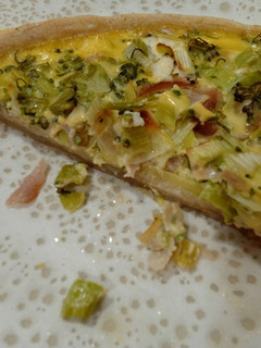 Una foto de Quiche de jamón York, puerro y brócoli