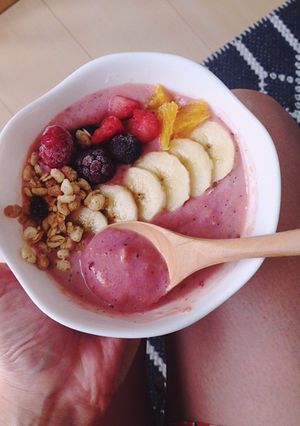 A picture of Breakfast Smoothie bowl.