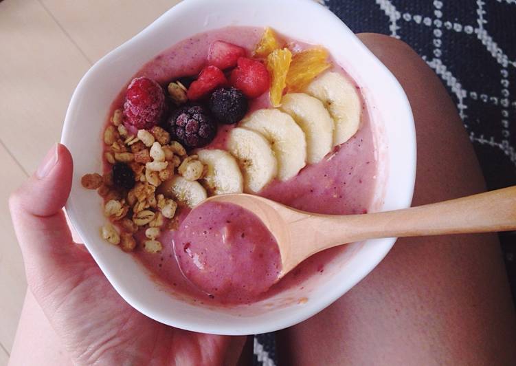 Steps to Make Ultimate Breakfast Smoothie bowl