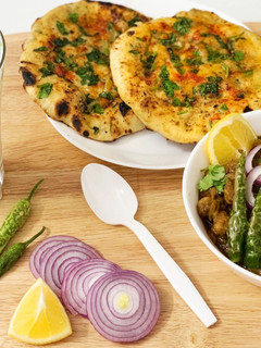 ચીઝ ચિલી ગાર્લિક સ્ટફ કુલચા (Cheese chilly garlic stuff kulcha recipe in gujarati) રેસીપી મુખ્ય ફોટો
