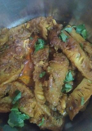 करेला की सब्जी (karela ki sabji recipe in Hindi) रेसिपी मुख्य फोटो