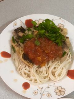 Hình của món Mì udon trộn nấm.