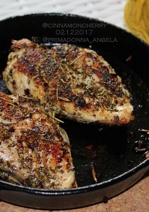 A picture of Tuscan Chicken.