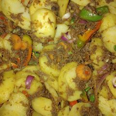 A picture of Stir fried irish potatoes with minced meat.
