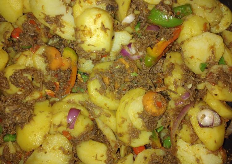 Easiest Way to Prepare Super Quick Homemade Stir fried irish potatoes with minced meat