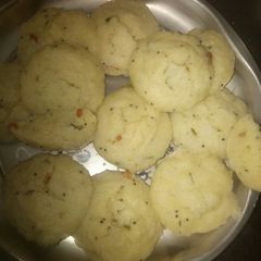 A picture of Rava Idli.