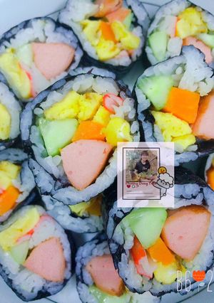 Hình của món Cơm cuộn rong biển🍱🥢.
