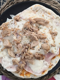 Foto principal de Masa de pizza con dos ingredientes