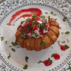 A picture of Ring samosa chaat.