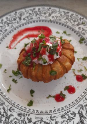 A picture of Ring samosa chaat.
