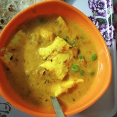 A picture of Matar paneer.