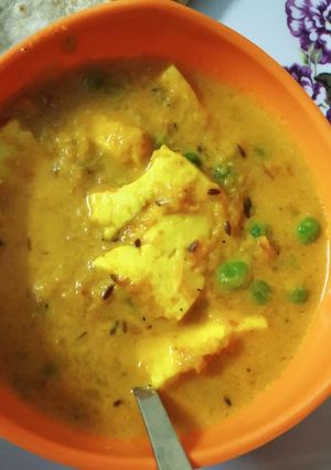 A picture of Matar paneer.