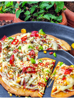 इंस्टेंट पिज़्ज़ा बिना यीस्ट के (Instant Pizza bina yeast ke recipe in Hindi) रेसिपी मुख्य फोटो