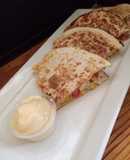 Quesadillas con mayonesa al ajo