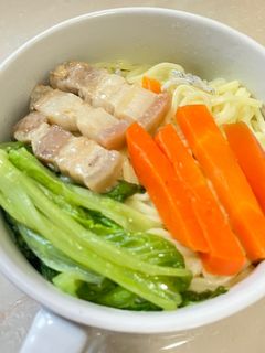 五花肉蔬菜拌麵 的食譜成品照片