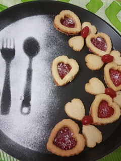 A picture of Jim jam cookies.