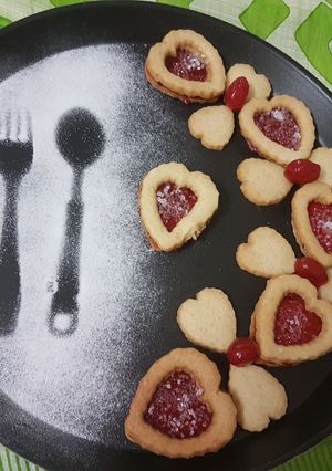 A picture of Jim jam cookies.