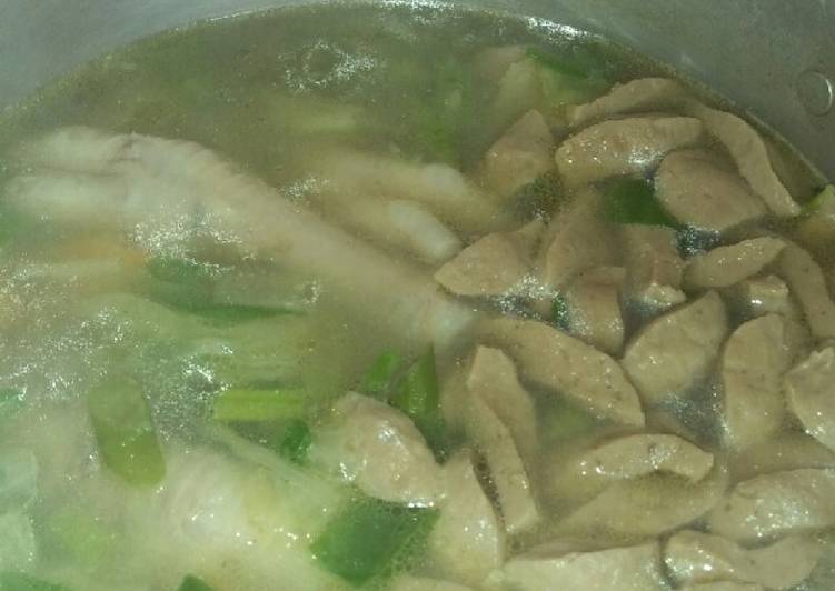 Sayur SOP bakso dan ceker