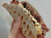 Una foto de carne y beicon