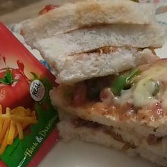 A picture of Three layer chicken 🍗 sandwich 🥪.