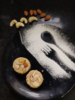 સત્તુ ના ઇન્સ્ટન્ટ લાડુ (Sattu Instant Ladoo Recipe In Gujarati) રેસીપી મુખ્ય ફોટો