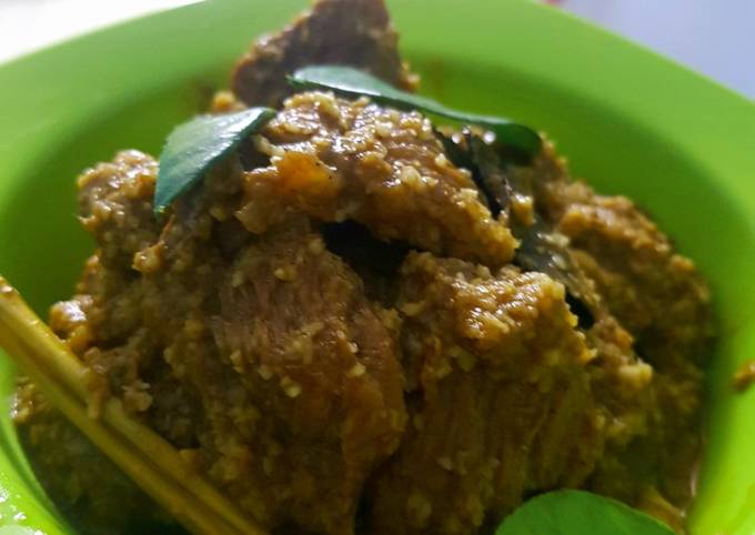 Rendang daging sapi