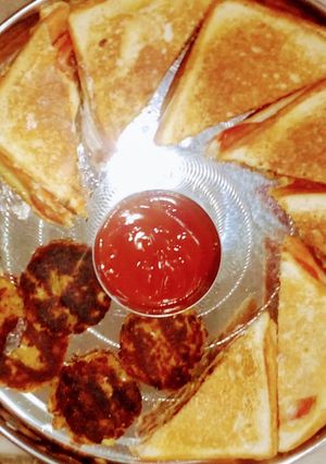 A picture of Vegetable Sandwich with sauce and aloo tikki.