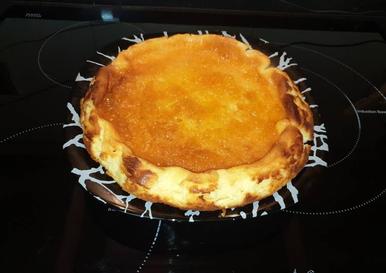 Tarta de queso con mermelada de melocotón