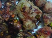 Una foto de menudo de pollo