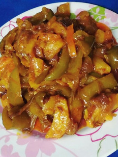 आलू शिमला मिर्च (Aloo shimla mirch recipe in Hindi) रेसिपी मुख्य फोटो