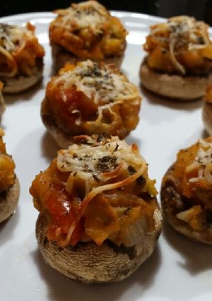 Una foto de Champiñones rellenos de misterio (y verdura con patata)