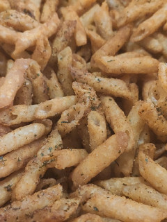 Una foto de Snack de macarrones fritos aliñados (crackers)