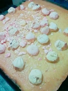 Una foto de Torta merenguitos 😍 deliciosa con harina de arroz y trigo, sabo