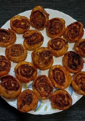 मटारची (हिरवा वाटाणा) बाकरवडी रेसिपी चे मुख्य फोटो 