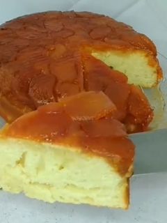 Una foto de Torta invertida de manzana