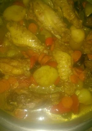 صورة لوصفة دجاج بالخضره