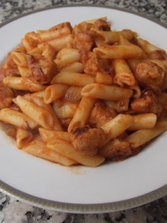 Una foto de Macarrones veganos con soja texturizada