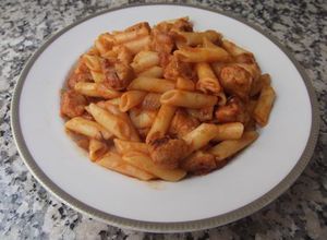 Una foto de Macarrones veganos con soja texturizada