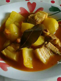 Una foto de Estofado costillas de cerdo con patatas