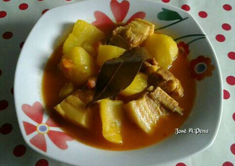 Estofado costillas de cerdo con patatas