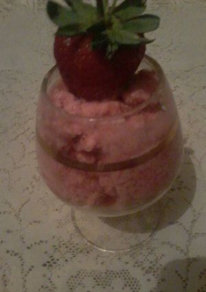 Una foto de Helado de frutilla