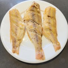 A picture of Fried Fish.