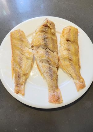 A picture of Fried Fish.
