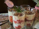 Parfait de yaourt au pamplemousse et au granola maison