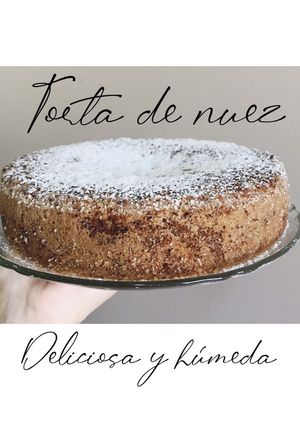 Una foto de Torta de nuez.Deliciosa y húmeda😋